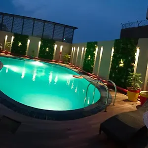 4* Hotel Surasena Regal Vista